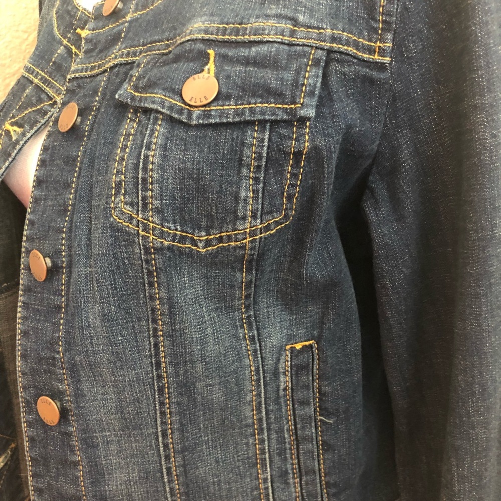 Jean jacket size large. - Picture 4 of 5